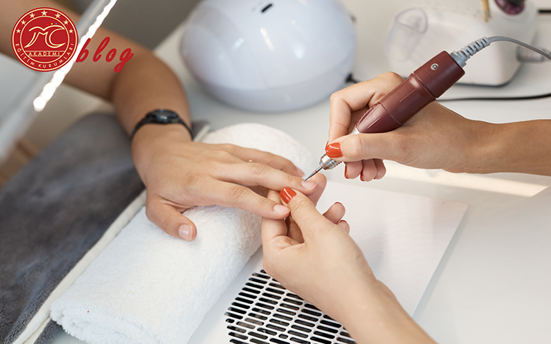 Nasıl Protez Tırnak Uzmanı Olurum?